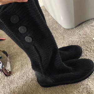 Black sweater uggs